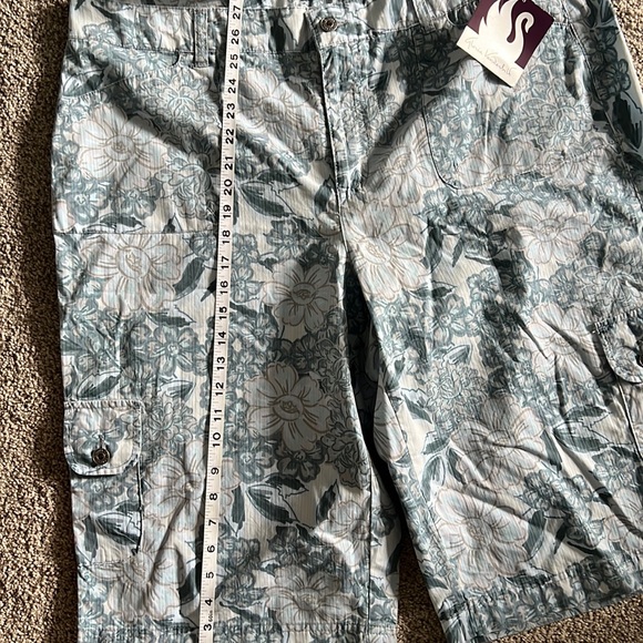 Gloria Vanderbilt Capris - Picture 7 of 8